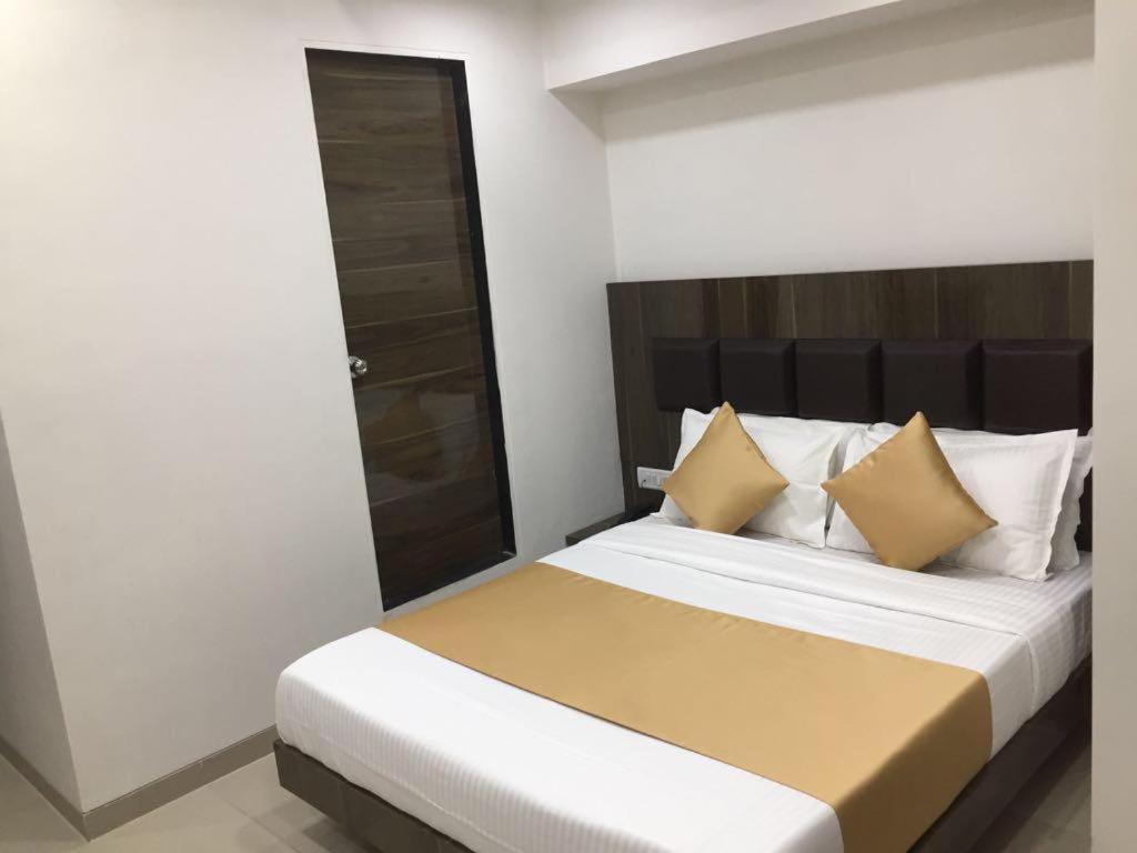 The Best Hotel Mumbai Bagian luar foto